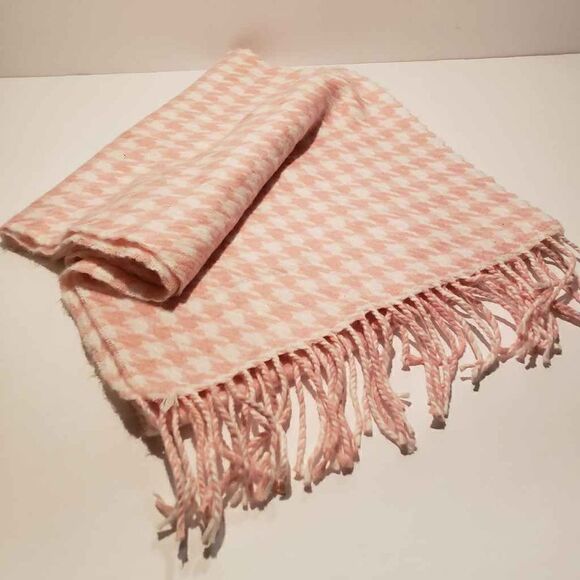 2 Women's Winter Scarfs - Picture 2 of 5